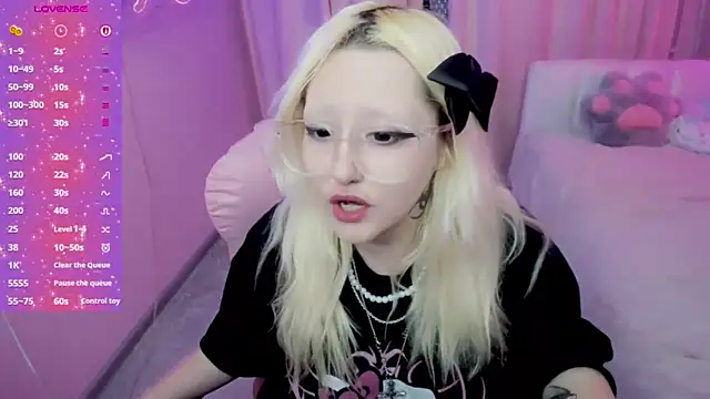 JuliaSharkk online show from 11.20.25