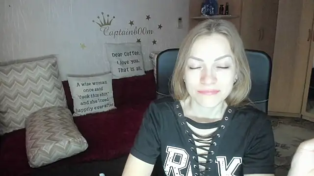 Snapshot of Tiffany_Bates chatting on 10.08.25 Tiffany Bates online show from 10.08.25