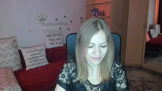Snapshot of Tiffany_Bates chatting on 10.17.25 Tiffany Bates online show from 10.17.25