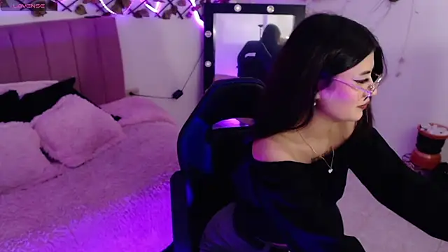 isa bunny18 online show from 10.30.25