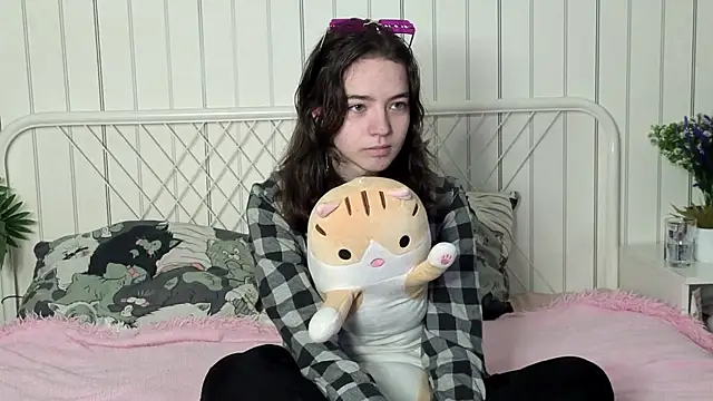 TarahCayne online show from 10.14.25