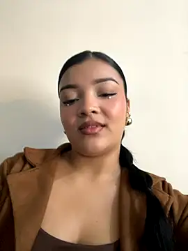 EmmaBlossom online show from 10.11.25