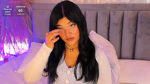 EmmaBlossom online show from 11.02.25