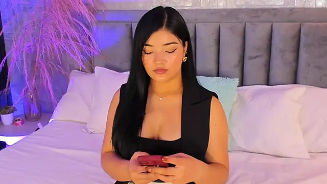 EmmaBlossom online show from 11.07.25