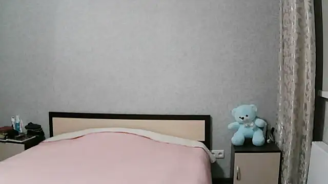 Snapshot of Olyverin chatting on 12.22.25 Olyverin online show from 12.22.25