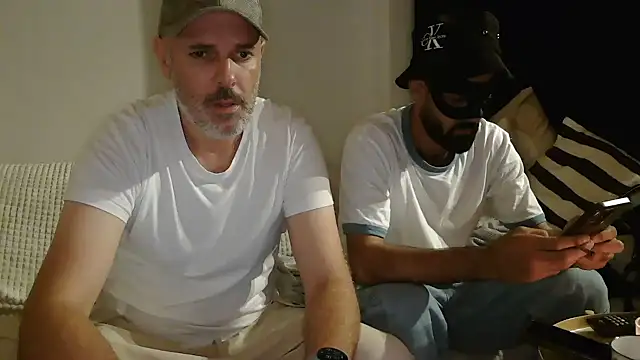 Snapshot of Young_Arab_and_Gay_Daddy chatting on 10.07.25 Young Arab and Gay Daddy online show from 10.07.25