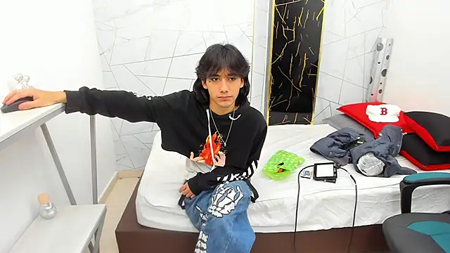 Lovers 21 online show from 11.12.25