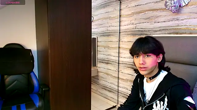 Lovers 21 online show from 11.29.25