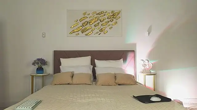 Nicole Broown  online show from 04.16.26