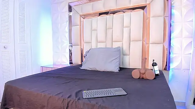 Sarah Adamss online show from 11.24.25