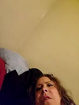 Snapshot of Queenbz1979 chatting on 10.26.25 Queenbz1979 online show from 10.26.25