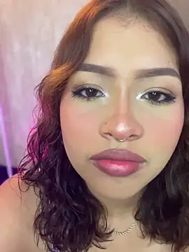 Mia Valmont online show from 12.04.25