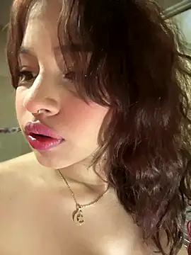 Mia Valmont online show from 12.15.25