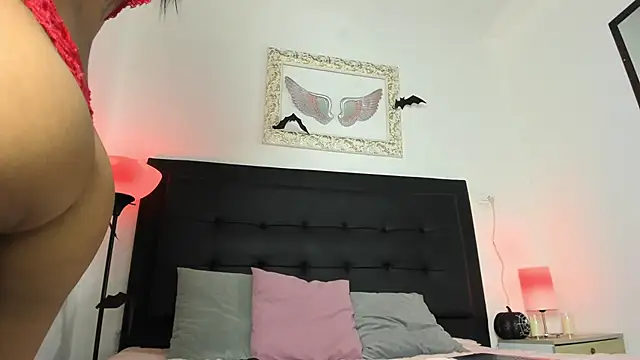 Nyra 18 online show from 10.18.25