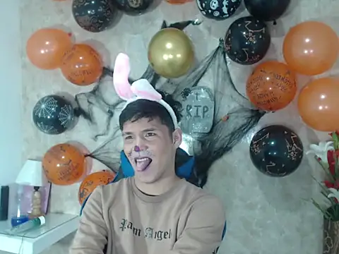 Aaron Foxxx online show from 10.27.25