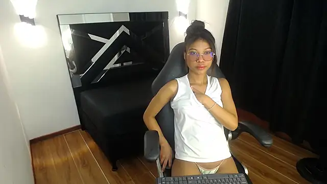 MarianaRojas  online show from 11.15.25