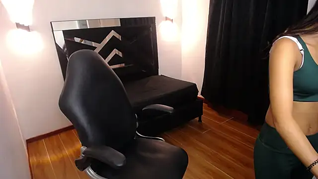 MarianaRojas  online show from 12.21.25