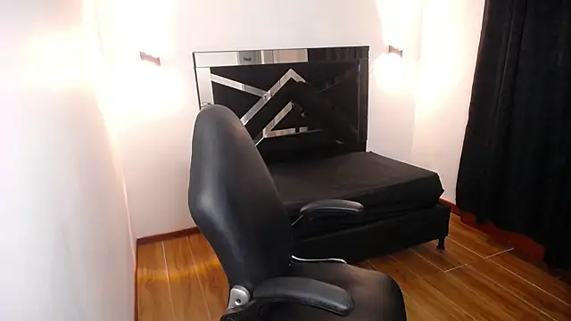 MarianaRojas  online show from 12.23.25