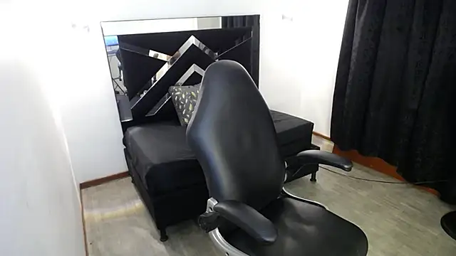 MarianaRojas  online show from 02.01.26