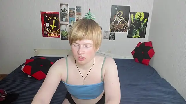 Cattie w  online show from 04.17.26