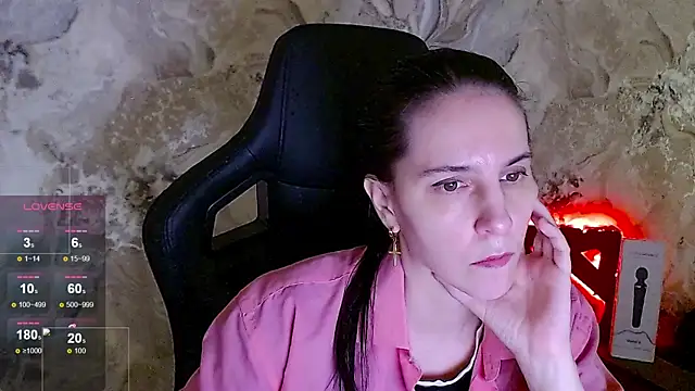 Snapshot of Irwi_Tomboy chatting on 06.01.26 Irwi Tomboy online show from 06.01.26