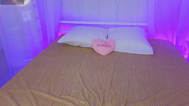  Amelia Shine  online show from 10.08.25