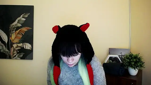 Snapshot of Dream_Caster_ chatting on 10.14.25 Dream Caster online show from 10.14.25