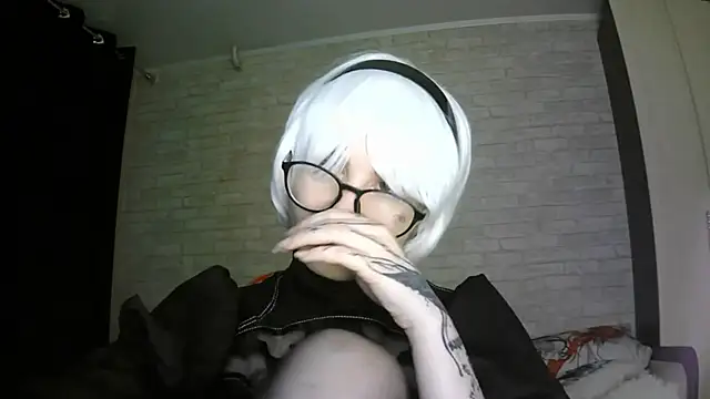 Snapshot of MernaGoggin chatting on 10.25.25 MernaGoggin online show from 10.25.25