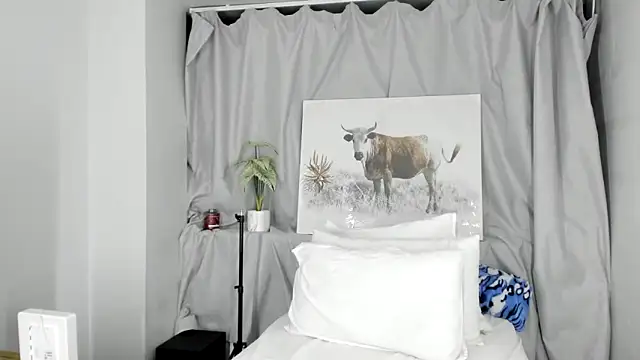 Snapshot of ConnieSmall24 chatting on 10.21.25 ConnieSmall24 online show from 10.21.25