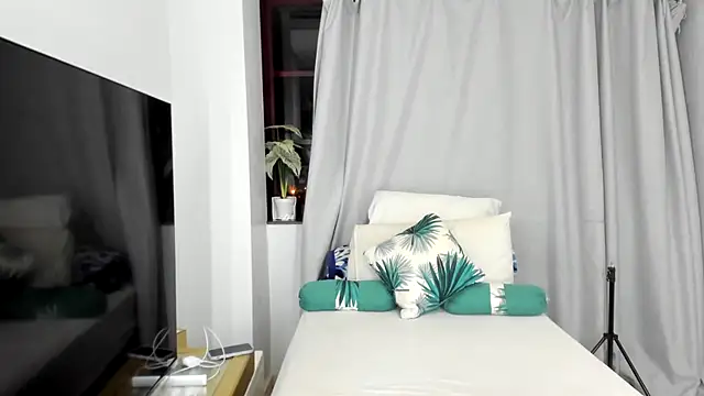 Snapshot of ConnieSmall24 chatting on 12.15.25 ConnieSmall24 online show from 12.15.25