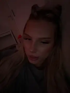 Snapshot of blondeeee chatting on 07.02.26 blondeeee online show from 07.02.26