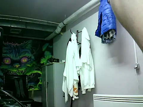 Snapshot of krerem chatting on 10.23.25 krerem online show from 10.23.25