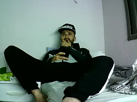 Snapshot of krerem chatting on 10.25.25 krerem online show from 10.25.25