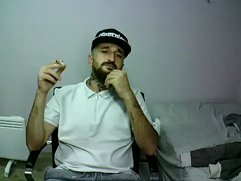 Snapshot of krerem chatting on 10.29.25 krerem online show from 10.29.25