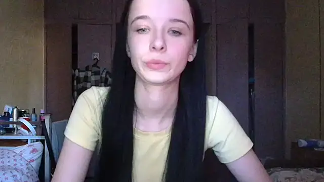 Snapshot of Emilia_Light chatting on 10.04.25 Emilia Light online show from 10.04.25