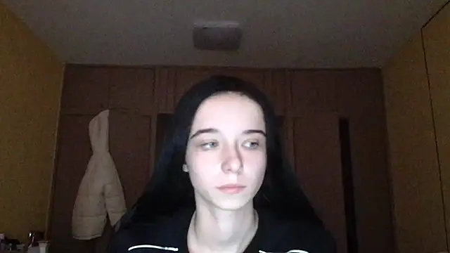 Emilia Light online show from 11.04.25