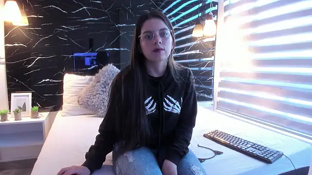 ZOE LE online show from 10.24.25