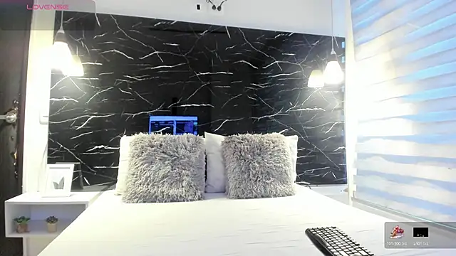 ZOE LE online show from 02.03.26