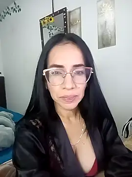 YaraDuartee online show from 12.17.25