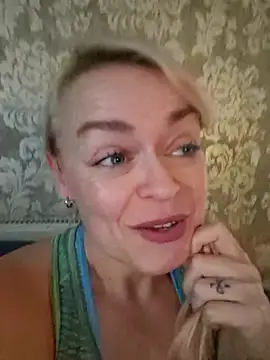 Snapshot of demidelightfulxx chatting on 10.04.25 demidelightfulxx online show from 10.04.25