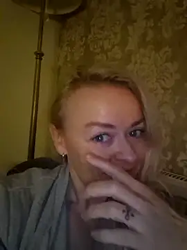 Snapshot of demidelightfulxx chatting on 10.05.25 demidelightfulxx online show from 10.05.25