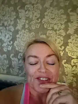 Snapshot of demidelightfulxx chatting on 10.13.25 demidelightfulxx online show from 10.13.25