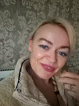 Snapshot of demidelightfulxx chatting on 10.14.25 demidelightfulxx online show from 10.14.25
