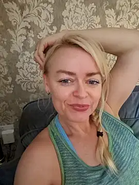 Snapshot of demidelightfulxx chatting on 10.23.25 demidelightfulxx online show from 10.23.25