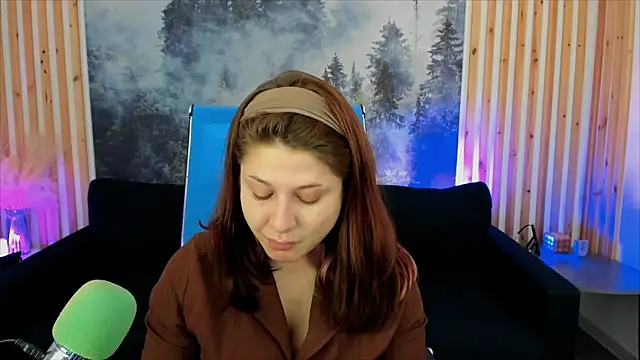 Snapshot of FameyBlum chatting on 10.05.25 FameyBlum online show from 10.05.25