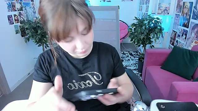 Snapshot of FameyBlum chatting on 10.15.25 FameyBlum online show from 10.15.25