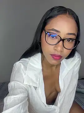 Snapshot of Soleyma_ chatting on 09.30.25 Soleyma  online show from 09.30.25