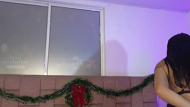 KateValencia online show from 11.21.25