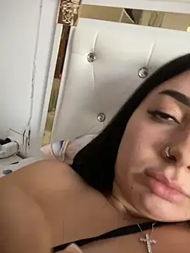 Snapshot of Romina6 chatting on 10.21.25 Romina6 online show from 10.21.25