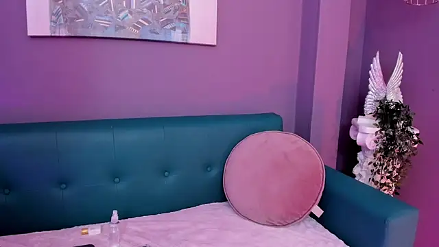 Alessiia   online show from 12.14.25